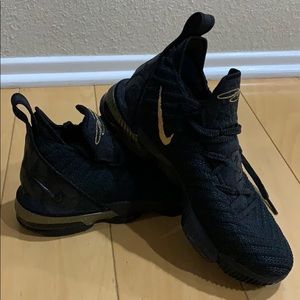 Nike LeBron 16 Basketball Shoe